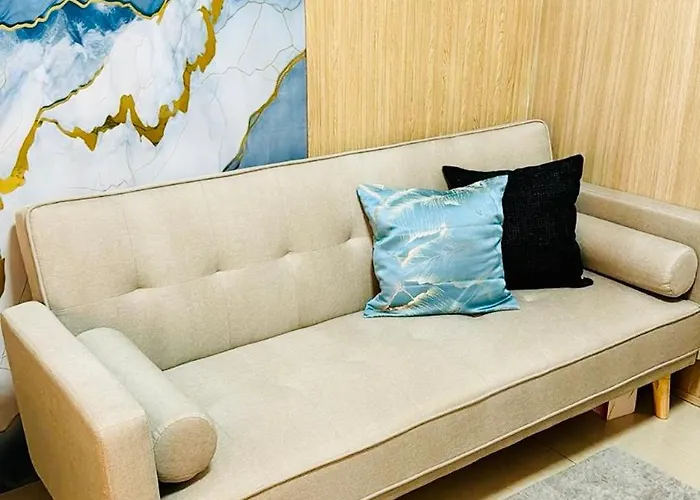 Moa Shore - Exxy 4* Manila
